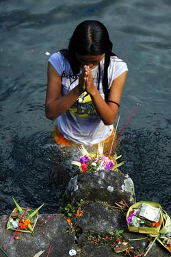 バリヒンドゥーの合掌