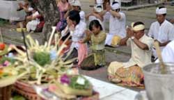 バリヒンドゥーの合掌